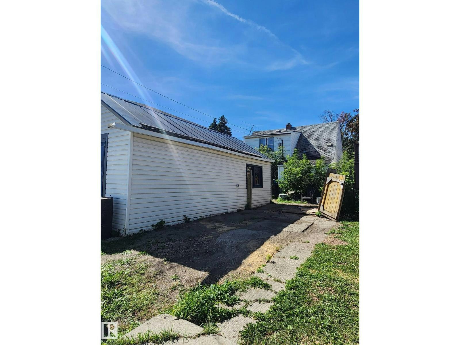 11917 Fort Road NW, Edmonton, AB, T5B 4G7