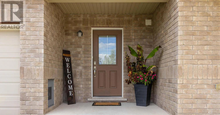 8073 Cole Court, Niagara Falls, ON, L2G 0H8 - 2