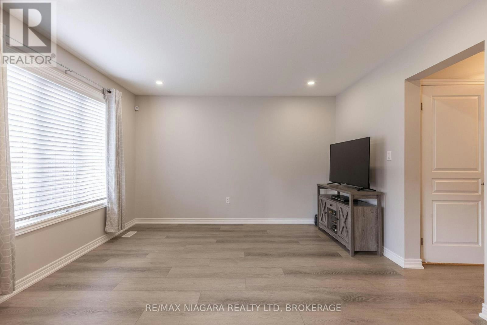 8073 Cole Court, Niagara Falls, ON, L2G 0H8 - 8