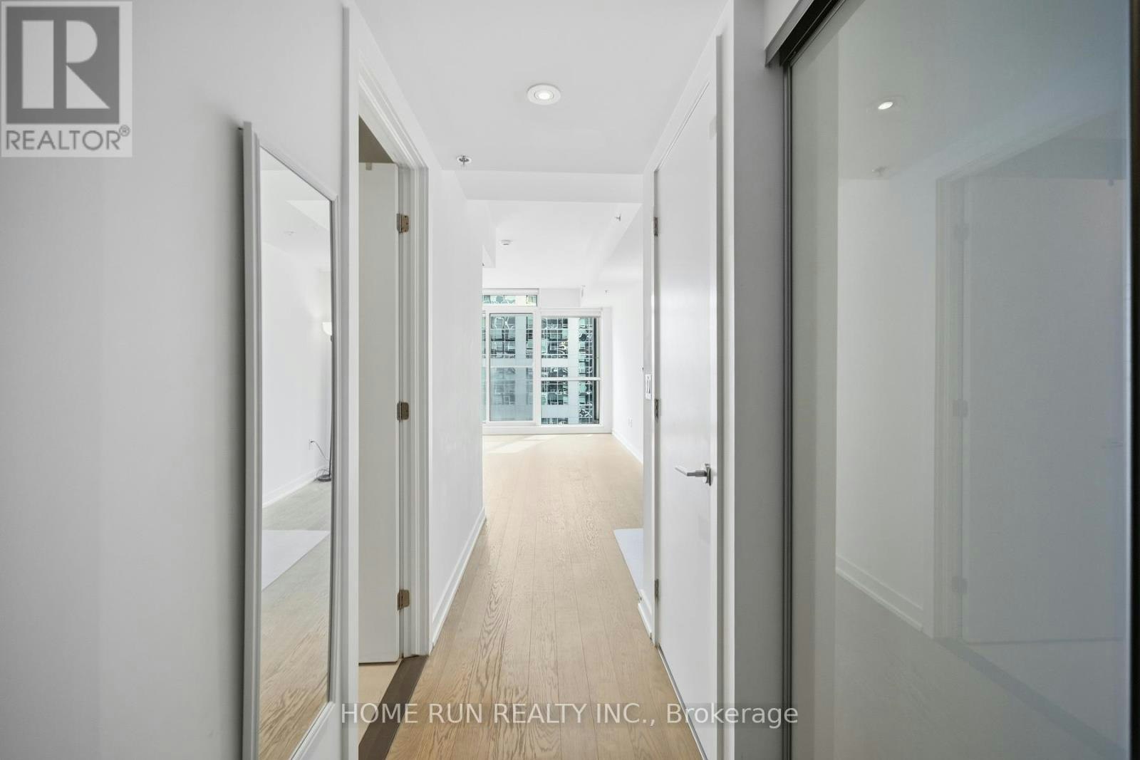 1007-199 Slater Street, Ottawa, ON, K1P 0C8 - 4