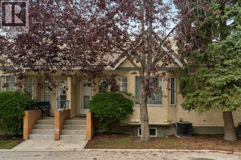36 Richelieu Court SW, Calgary, AB, T3E 7E9