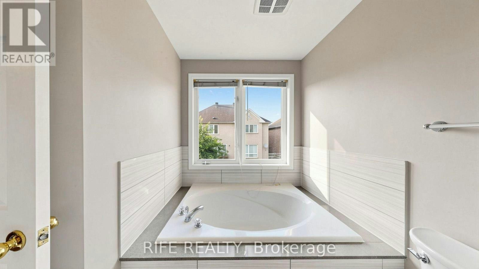 100 Castlemore Avenue, Markham, ON, L6C 2N5 - 22