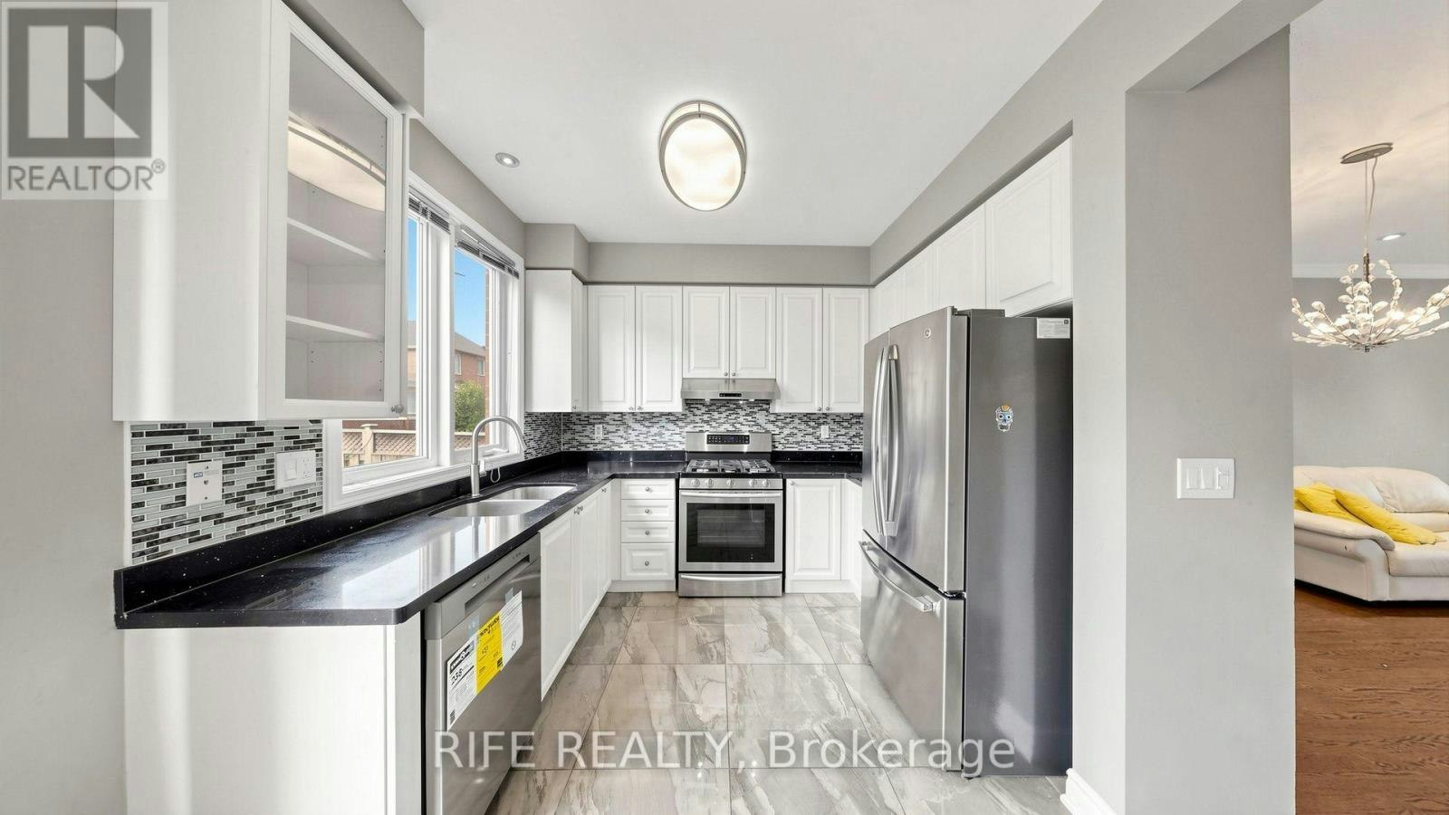 100 Castlemore Avenue, Markham, ON, L6C 2N5 - 12
