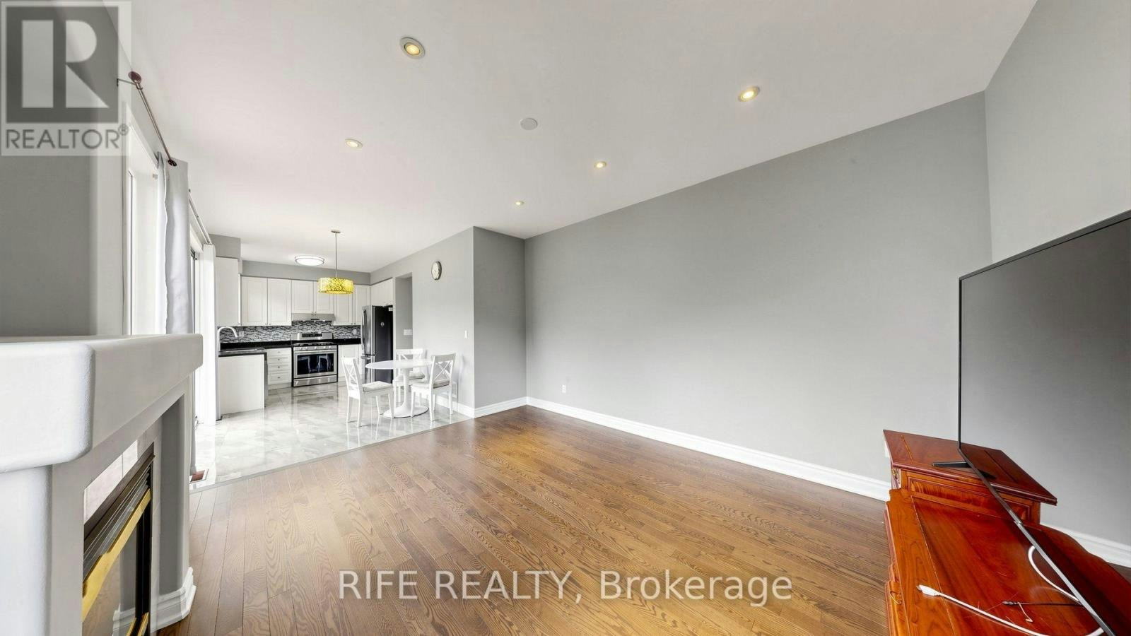 100 Castlemore Avenue, Markham, ON, L6C 2N5 - 10