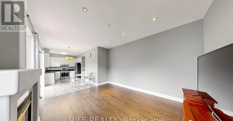 100 Castlemore Avenue, Markham, ON, L6C 2N5 - 10