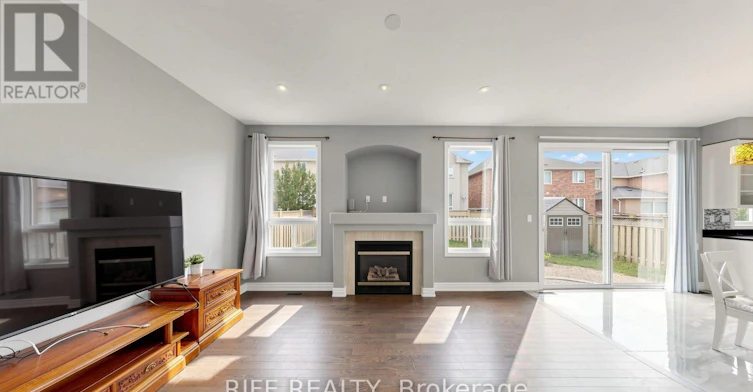 100 Castlemore Avenue, Markham, ON, L6C 2N5 - 8