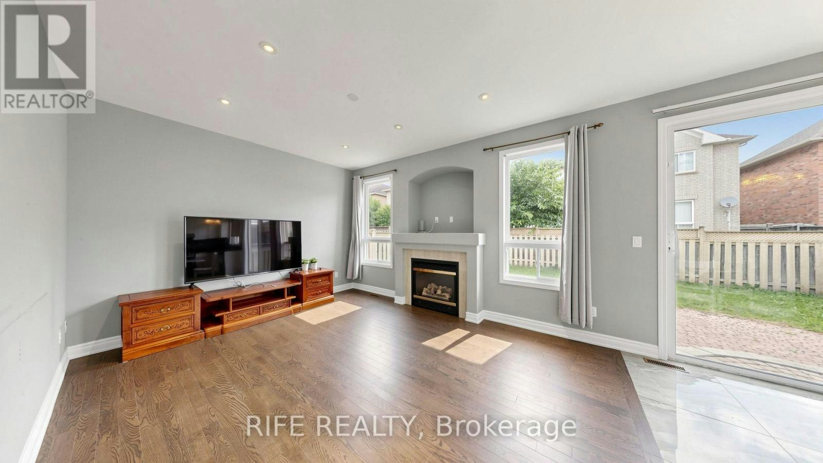 100 Castlemore Avenue, Markham, ON, L6C 2N5 - 9