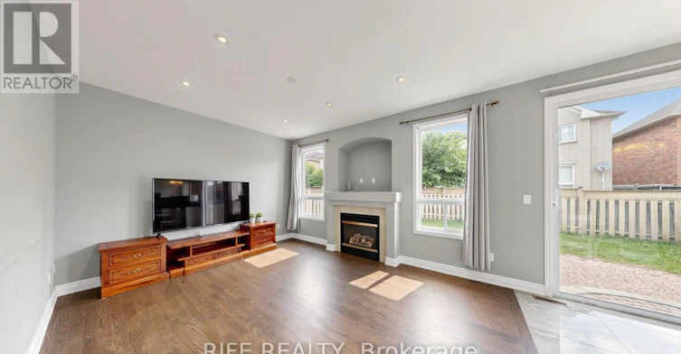 100 Castlemore Avenue, Markham, ON, L6C 2N5 - 9
