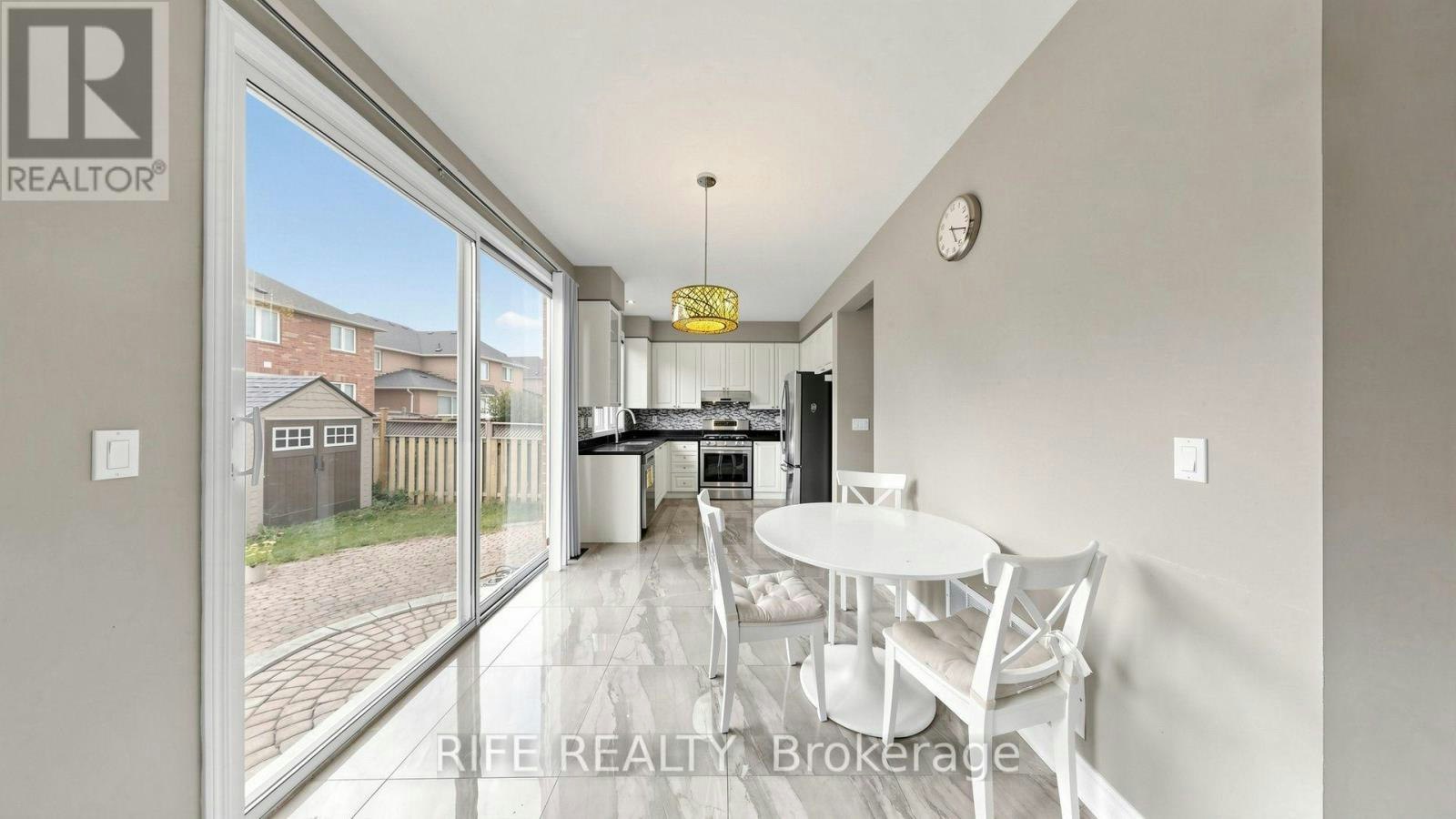 100 Castlemore Avenue, Markham, ON, L6C 2N5 - 11