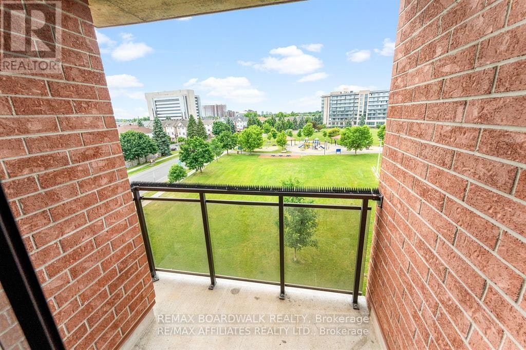 5S-310 Central Park Drive, Ottawa, ON, K2C 4G4 - 18