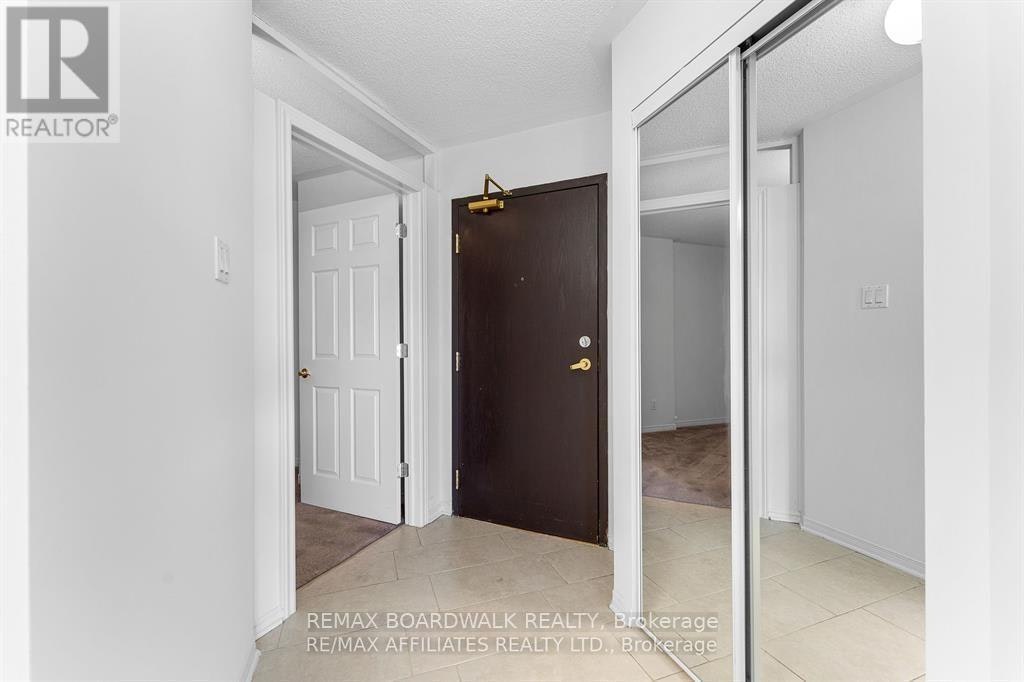 5S-310 Central Park Drive, Ottawa, ON, K2C 4G4 - 4