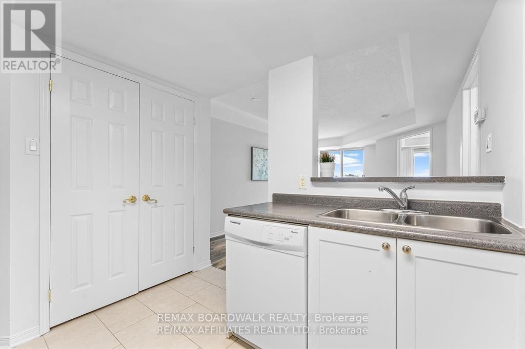 5S-310 Central Park Drive, Ottawa, ON, K2C 4G4 - 8