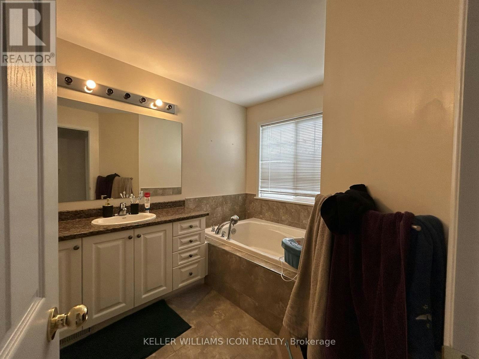 131 Goldwood Private, Ottawa, ON, K2J 0P4 - 7