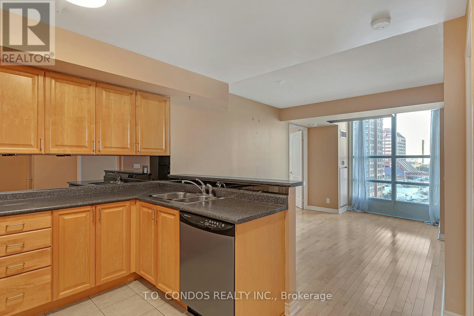 906-33 Elm Drive W, Mississauga, ON, L5B 4M2 - 4