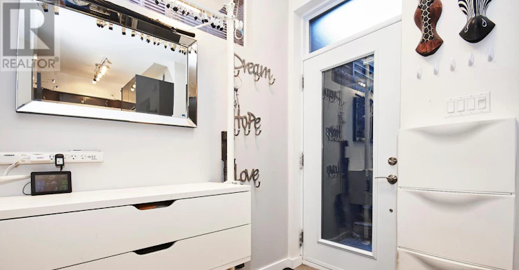 B-82 Third Avenue, Ottawa, ON, K1S 2J8 - 3