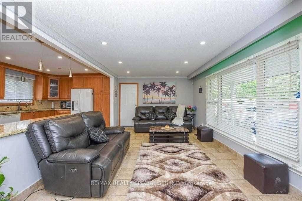 2 Marchbank Crescent, Brampton, ON, L6S 3B1 - 6