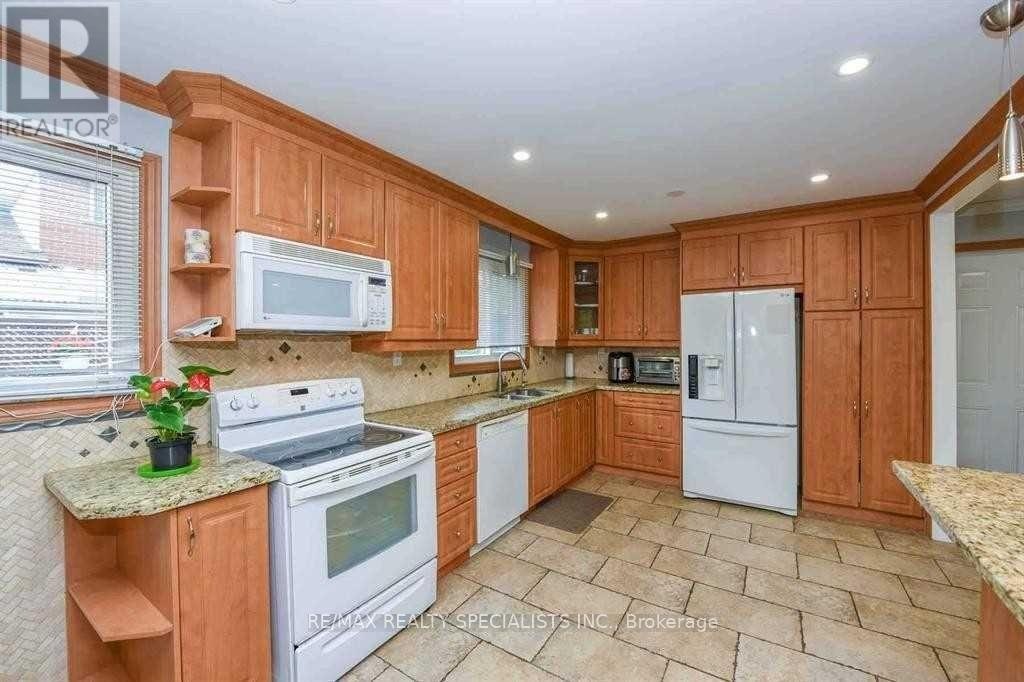 2 Marchbank Crescent, Brampton, ON, L6S 3B1 - 11