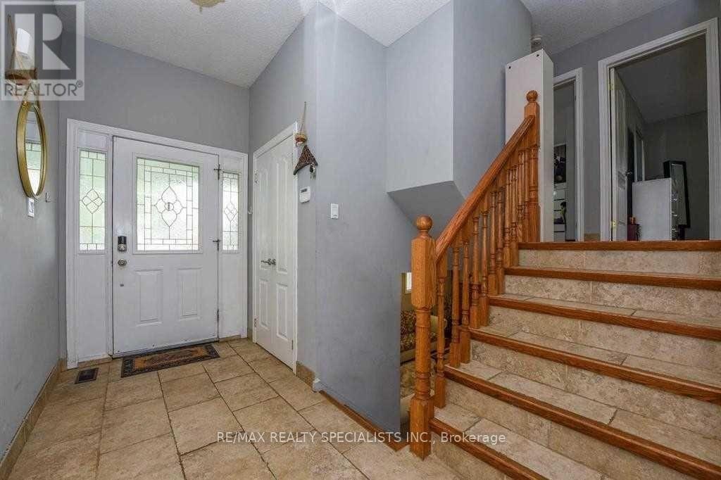 2 Marchbank Crescent, Brampton, ON, L6S 3B1 - 5