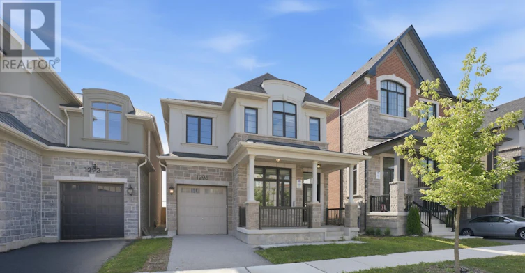 1296 Aymond Crescent W, Oakville, ON, L6H 7W8