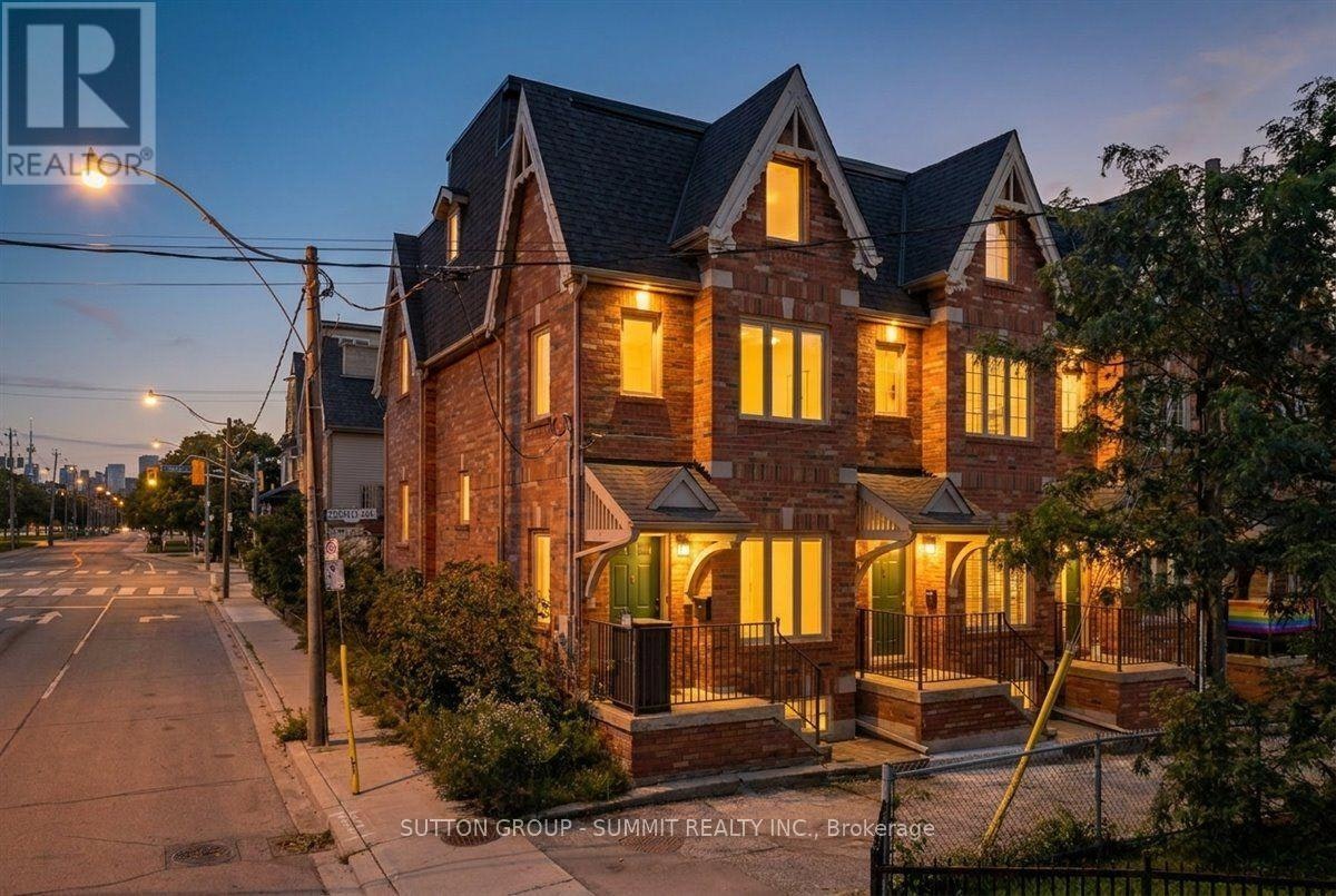 2 Cam Fella Lane, Toronto, ON, M4L 3Z5