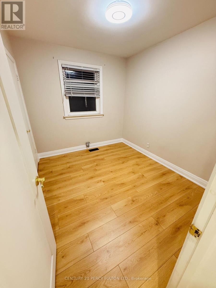 379 Welland Avenue, Oshawa, ON, L1J 3C7 - 4