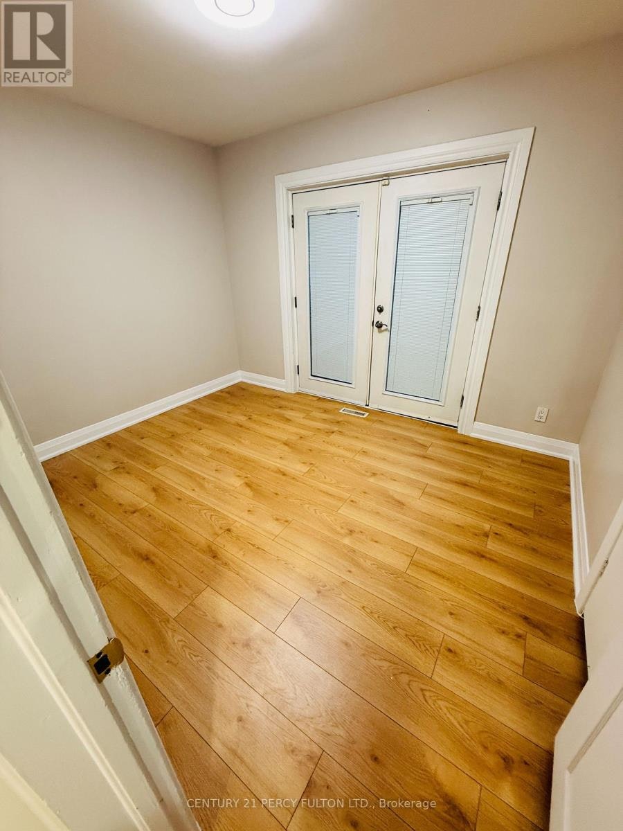 379 Welland Avenue, Oshawa, ON, L1J 3C7 - 2