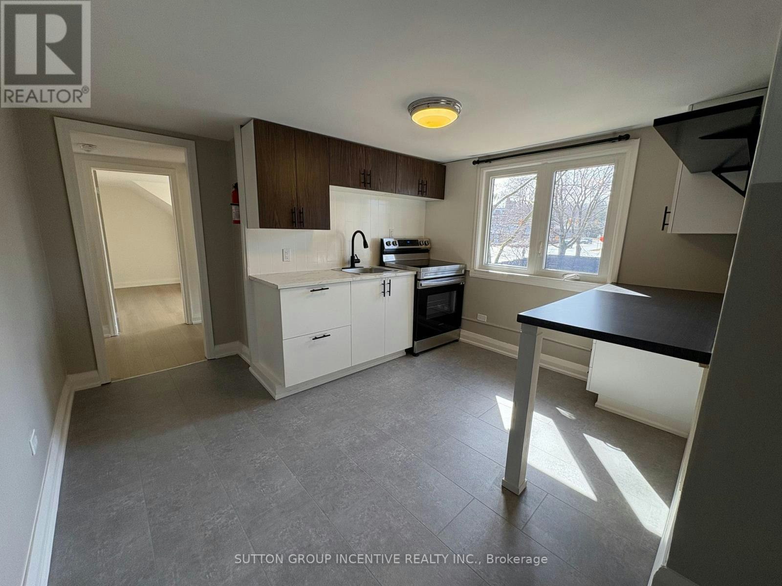 UPPER-20 Bayview Drive, Barrie, ON, L4N 3N5 - 6