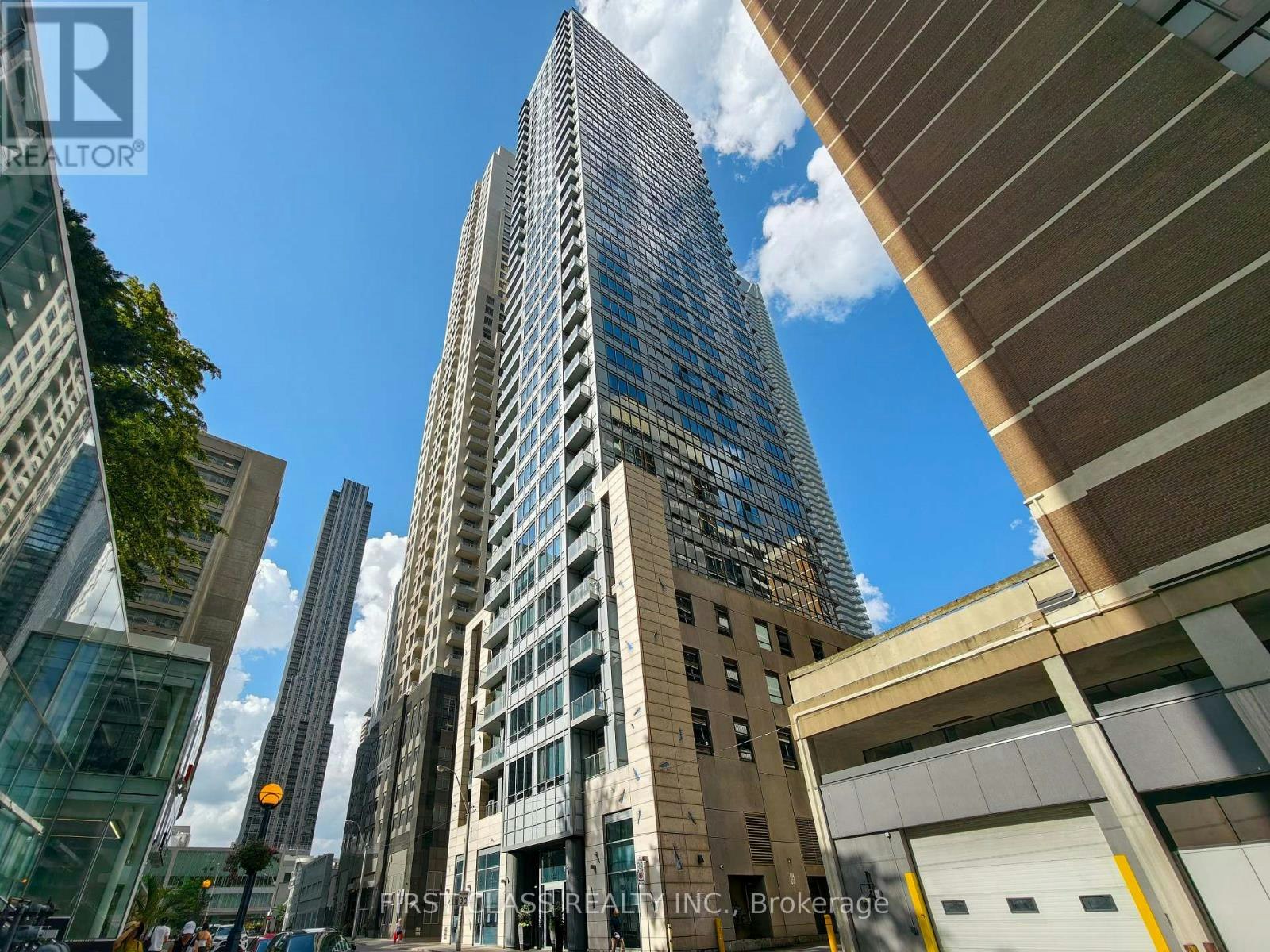2501-21 Balmuto Street, Toronto, ON, M4Y 1W4
