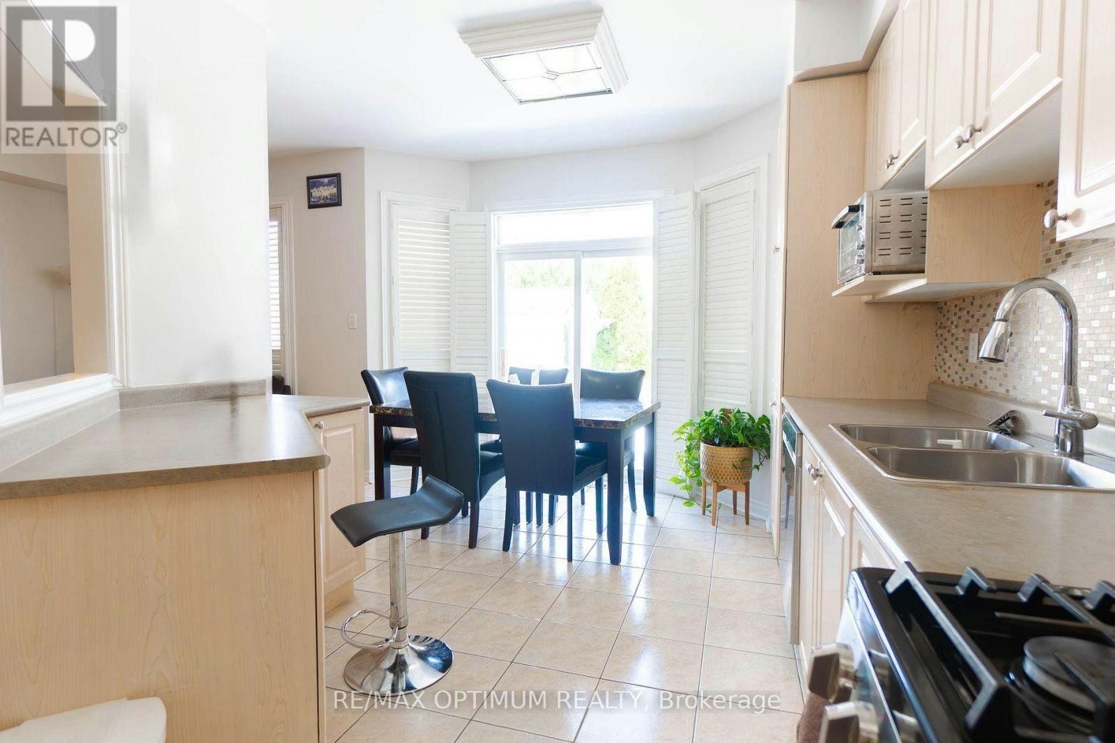 545 Warhol Way, Mississauga, ON, L5W 1M2 - 14