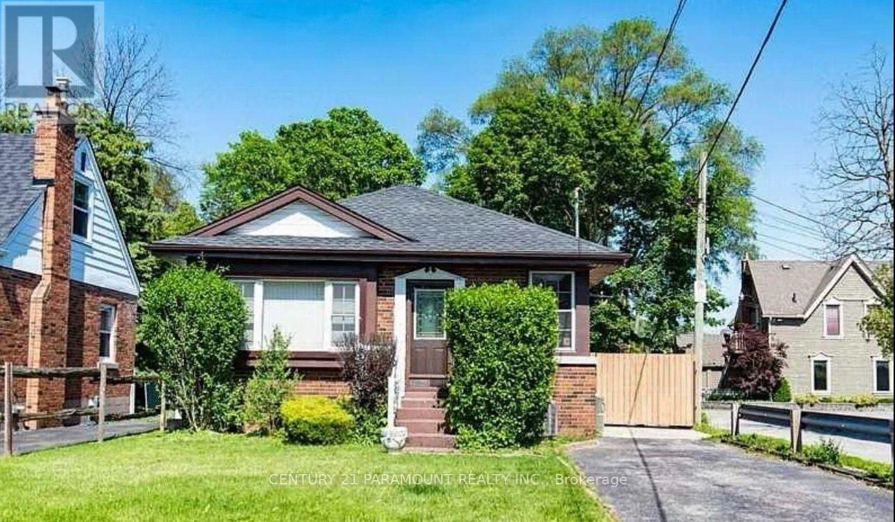 16 Kingsmount Street, Hamilton, ON, L8S 3L3