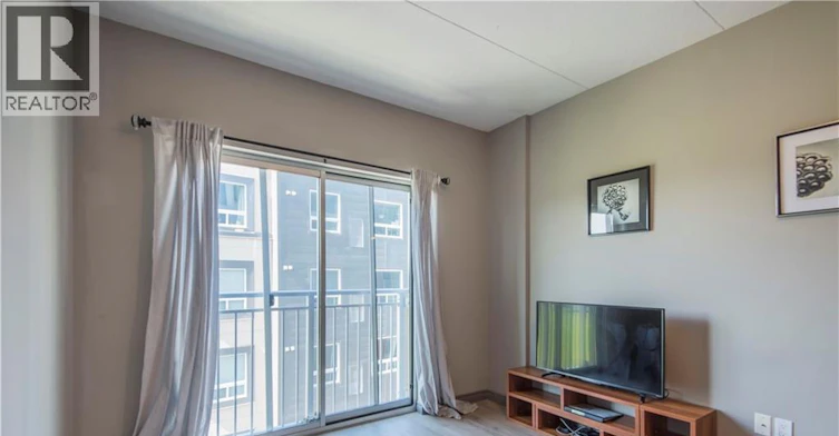609-321 Spruce Street, Waterloo, ON, N2L 0G4 - 3