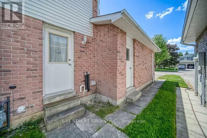 27 Gladiola Court, Whitby, ON, L1R 1N8 - 3