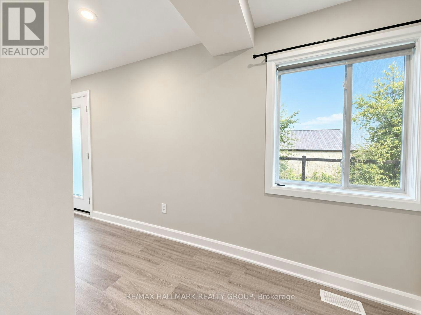 3A-131 Camelia Avenue, Ottawa, ON, K1K 2X5