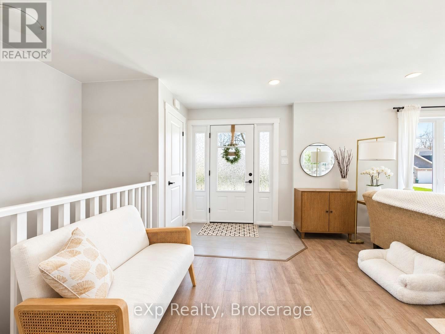 A UPPER-966 Charles Street, Kincardine, ON, N2Z 2C3 - 2