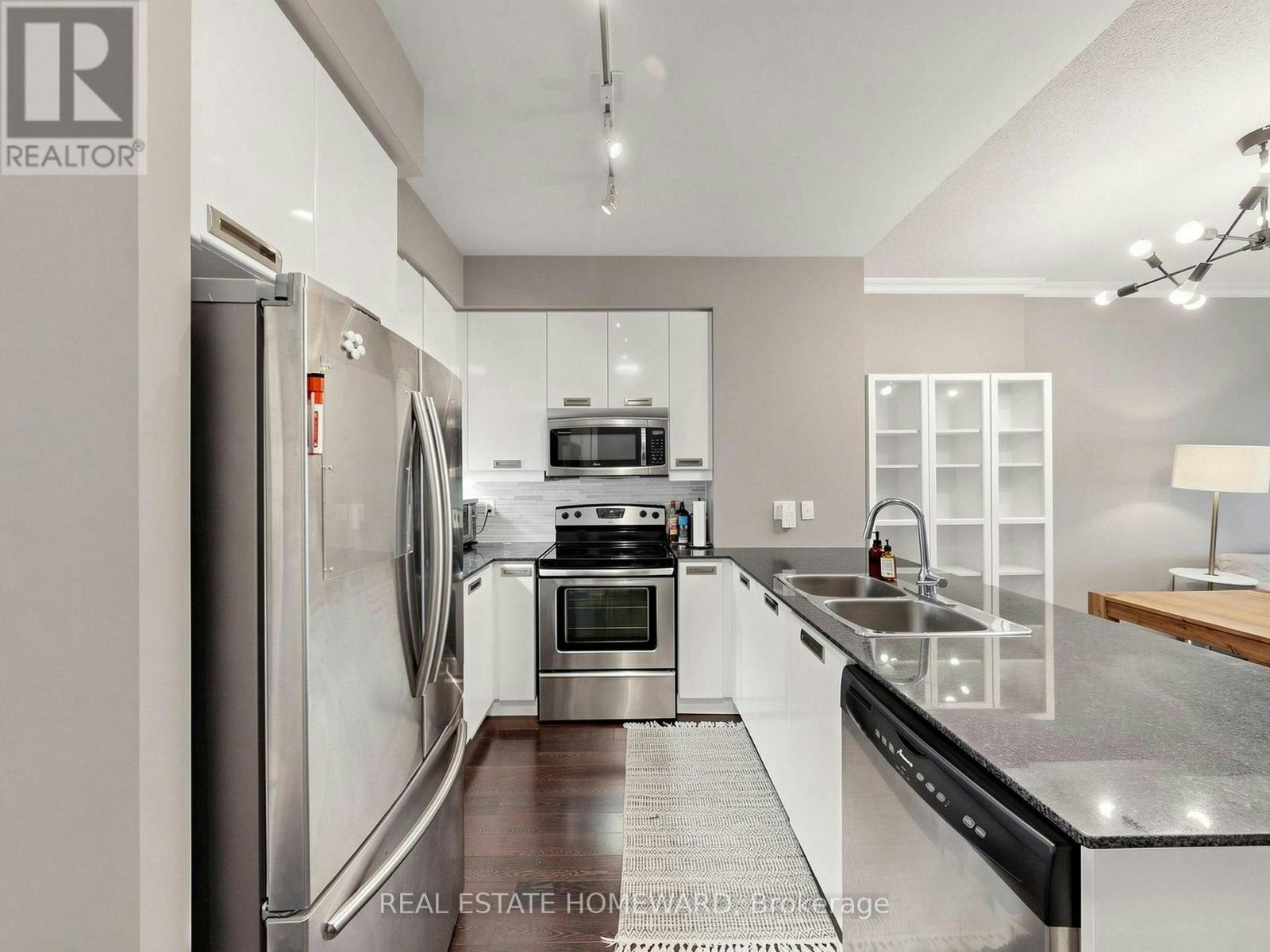 201-90 Stadium Road, Toronto, ON, M5V 3E9 - 8
