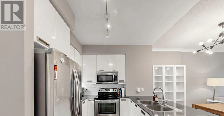 201-90 Stadium Road, Toronto, ON, M5V 3E9 - 8