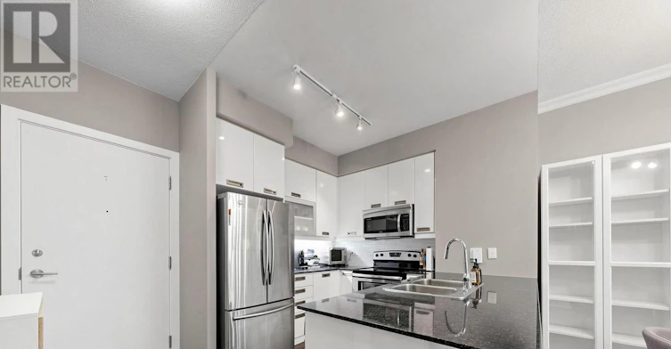 201-90 Stadium Road, Toronto, ON, M5V 3E9 - 7