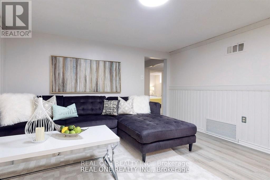 105 Aurora Heights Drive, Aurora, ON, L4G 2X1 - 4