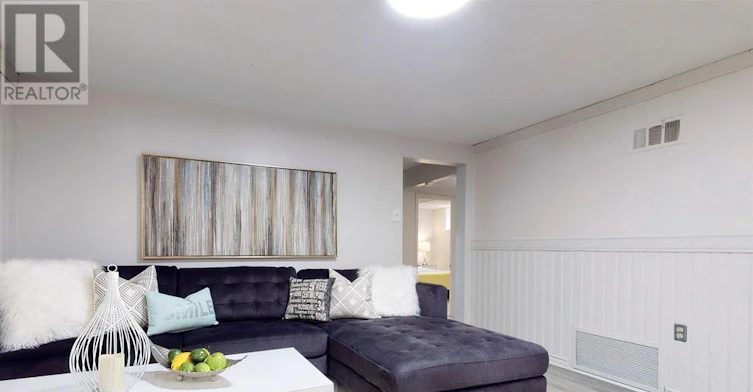105 Aurora Heights Drive, Aurora, ON, L4G 2X1 - 4