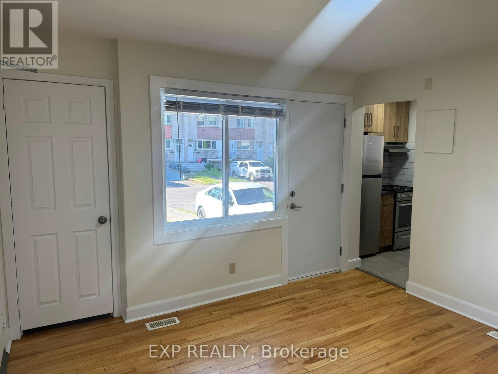 1-1268 Emperor Avenue, Ottawa, ON, K1Z 8C5 - 4