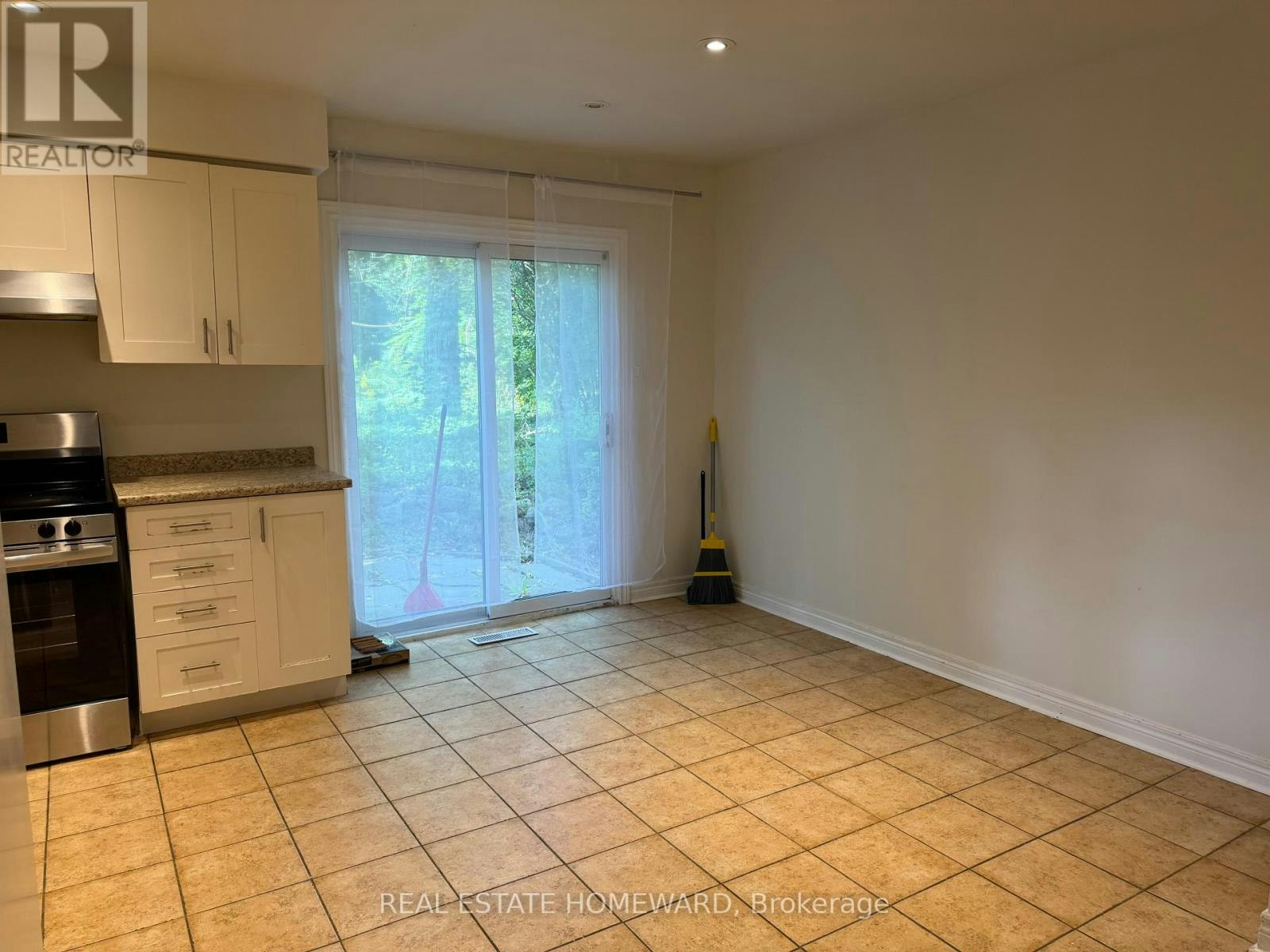 120 Baker Avenue, Richmond Hill, ON, L4C 1X4 - 16