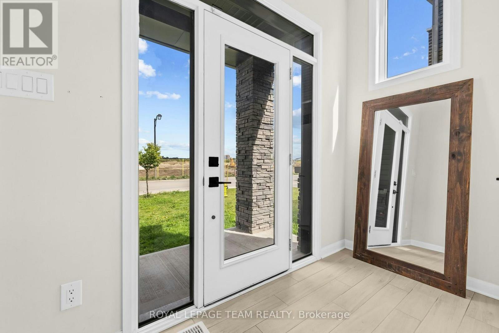 521 Winterset Road, Ottawa, ON, K2T 0P4 - 2