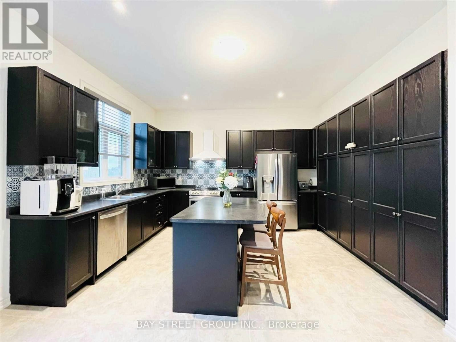 25 Mcisaac Drive, Springwater, ON, L9X 2A2 - 22
