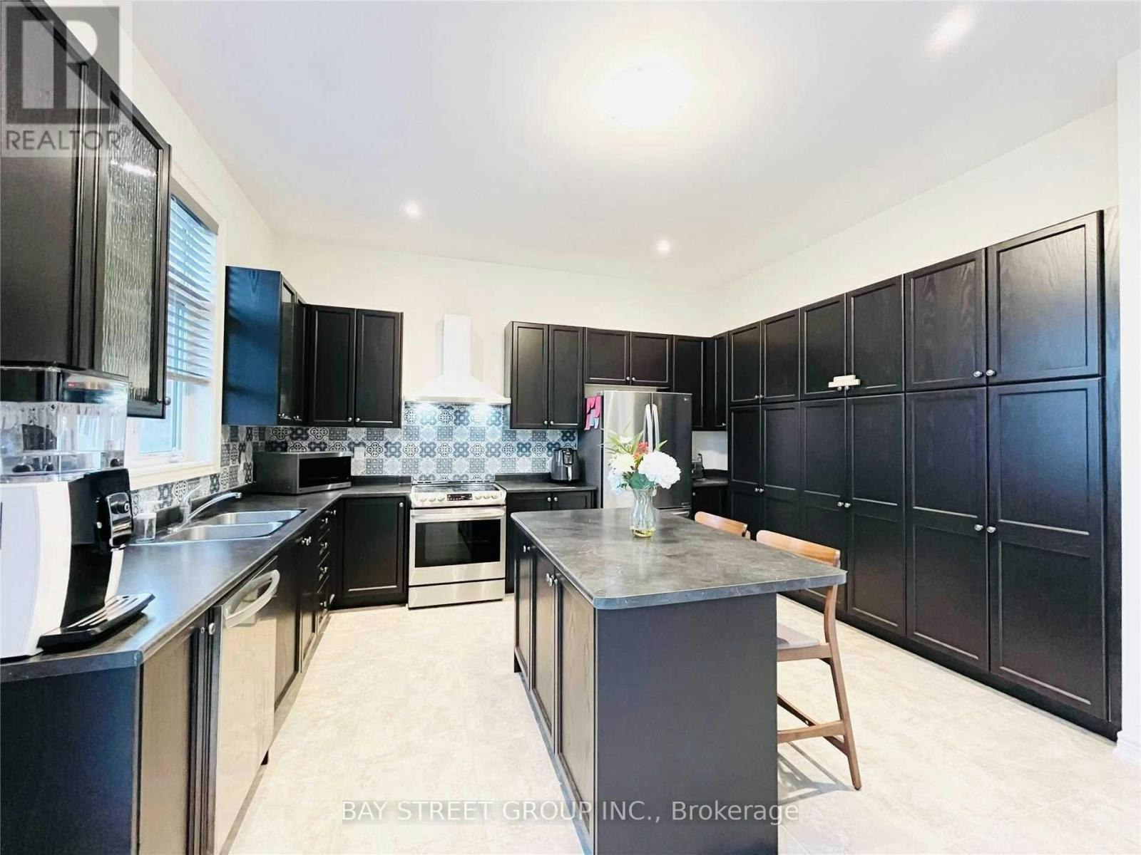 25 Mcisaac Drive, Springwater, ON, L9X 2A2 - 21