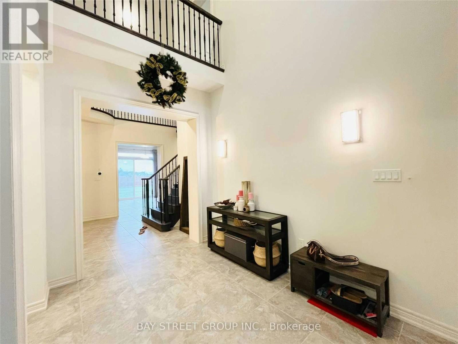 25 Mcisaac Drive, Springwater, ON, L9X 2A2 - 3