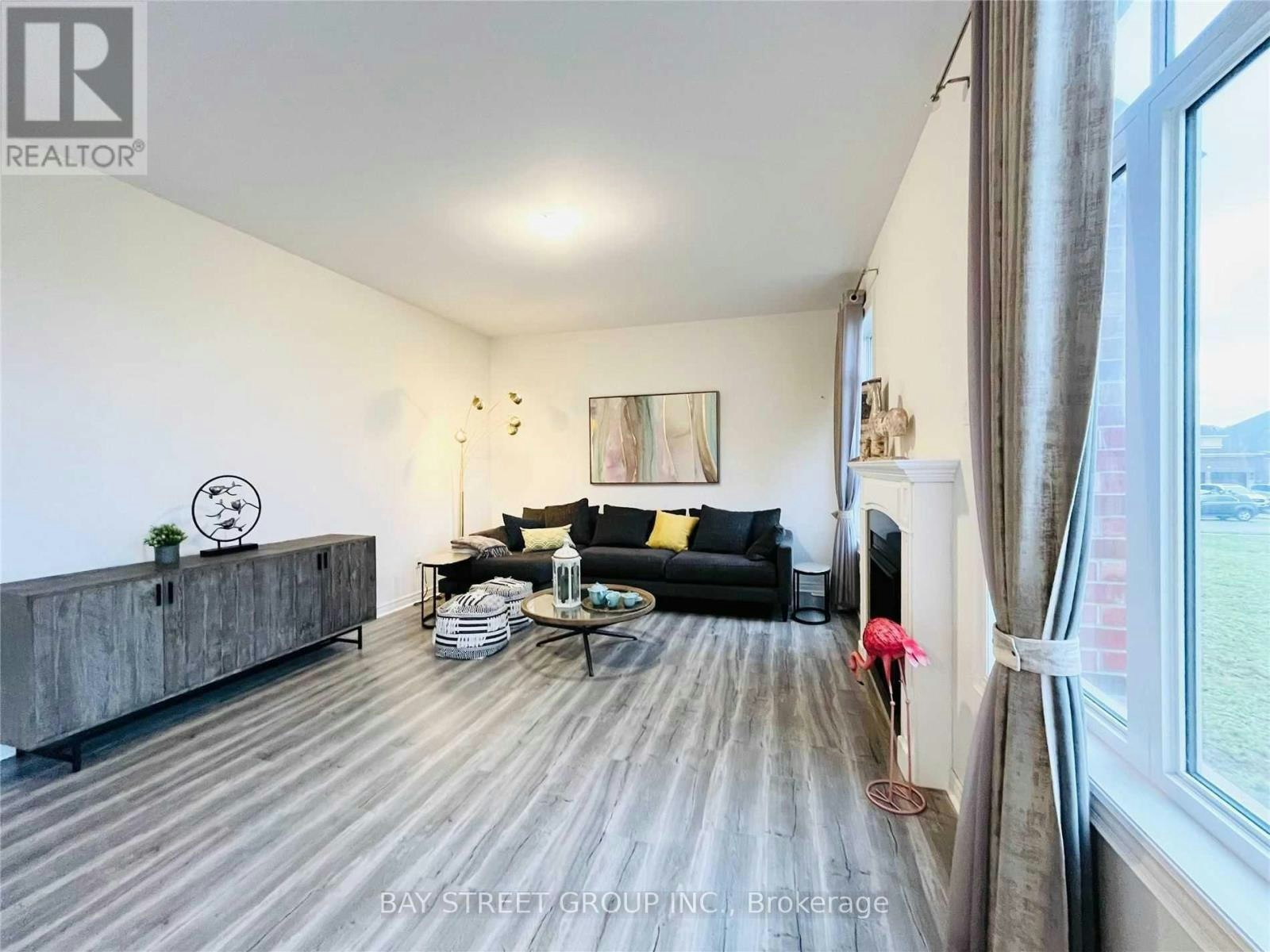 25 Mcisaac Drive, Springwater, ON, L9X 2A2 - 25