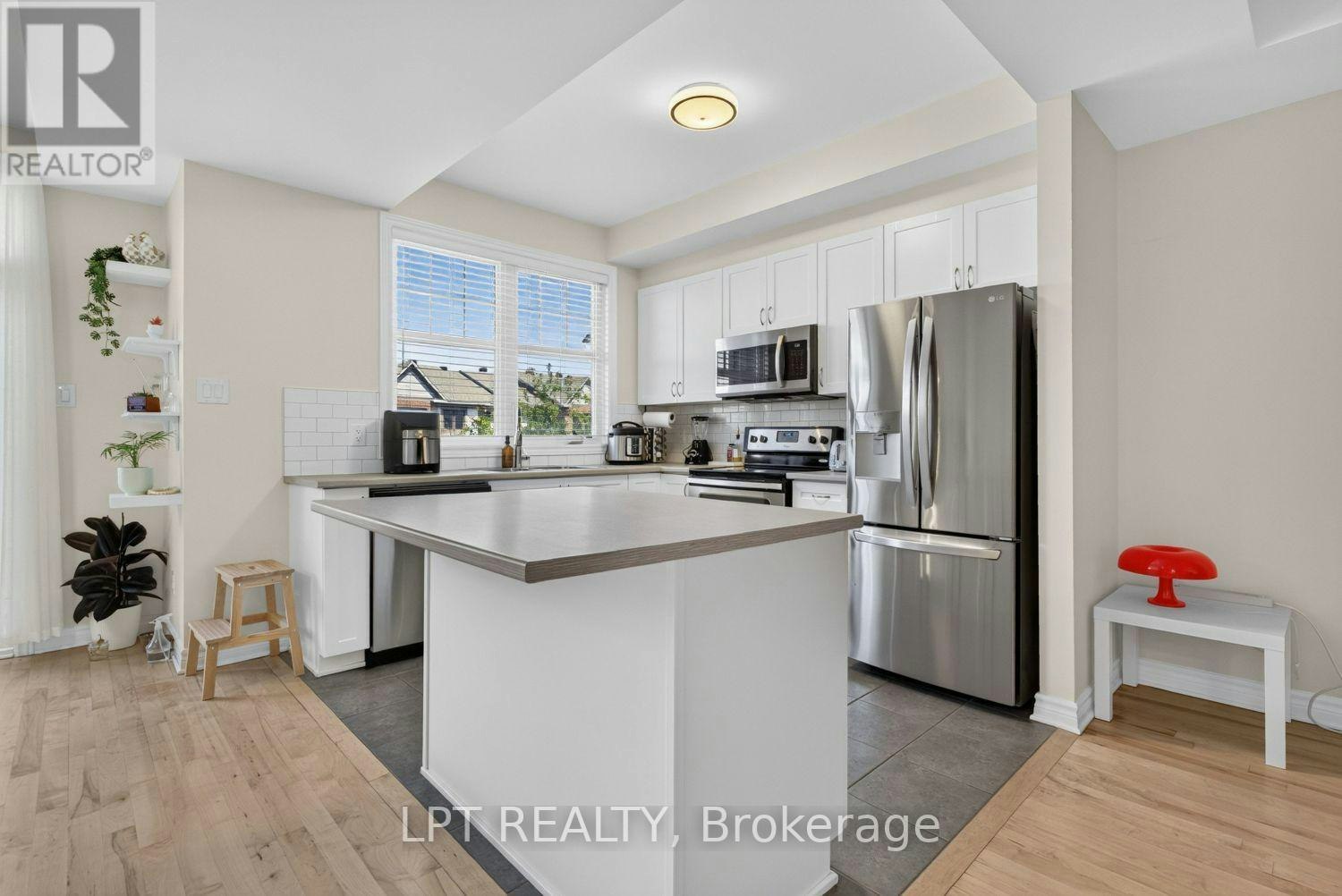 108 Sweetwater Lane, Ottawa, ON, K2T 0L1 - 8