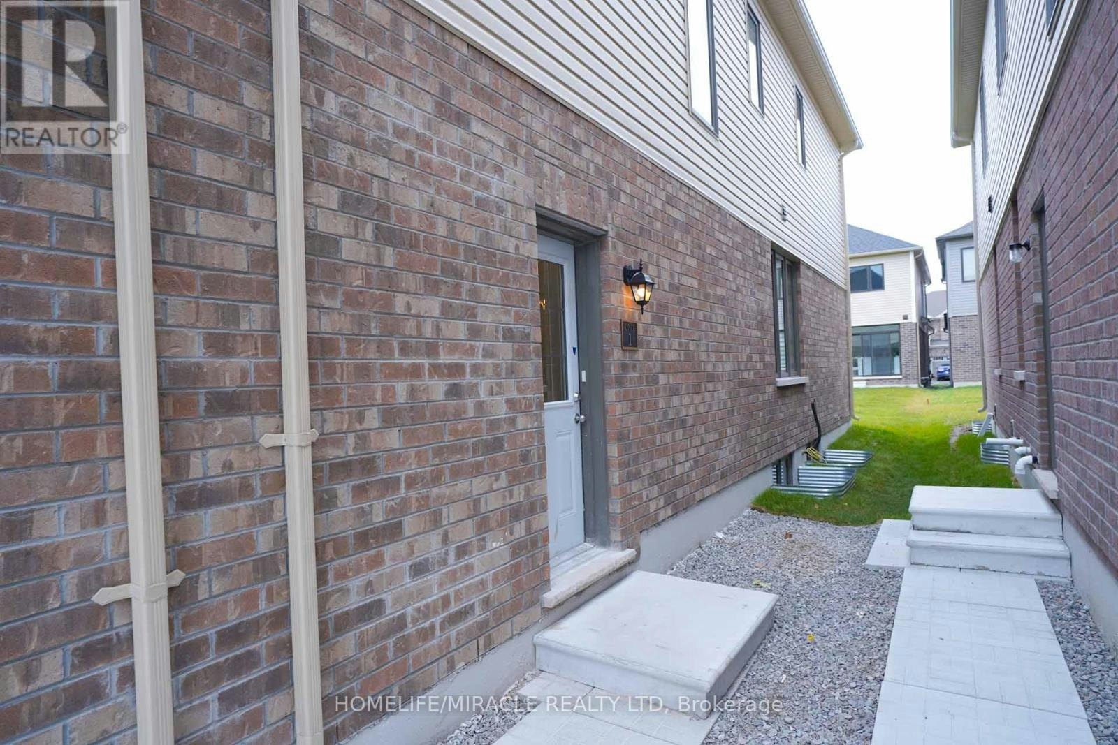 LOWER-31 Prudhoe Terrace, Barrie, ON, L9J 0W2 - 4