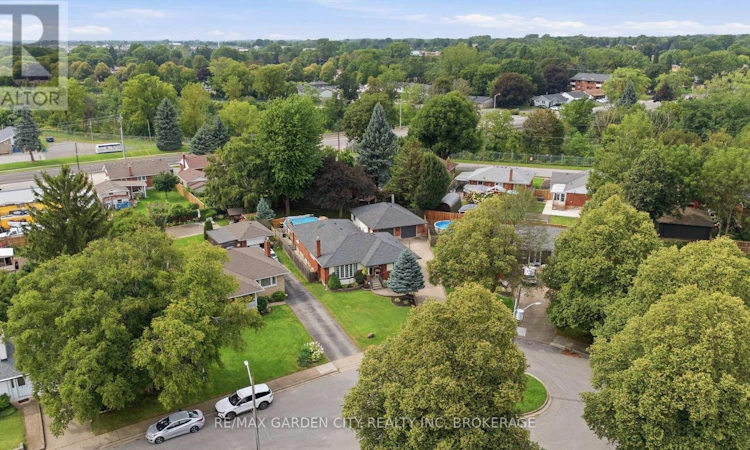 4993 Rendall Crescent