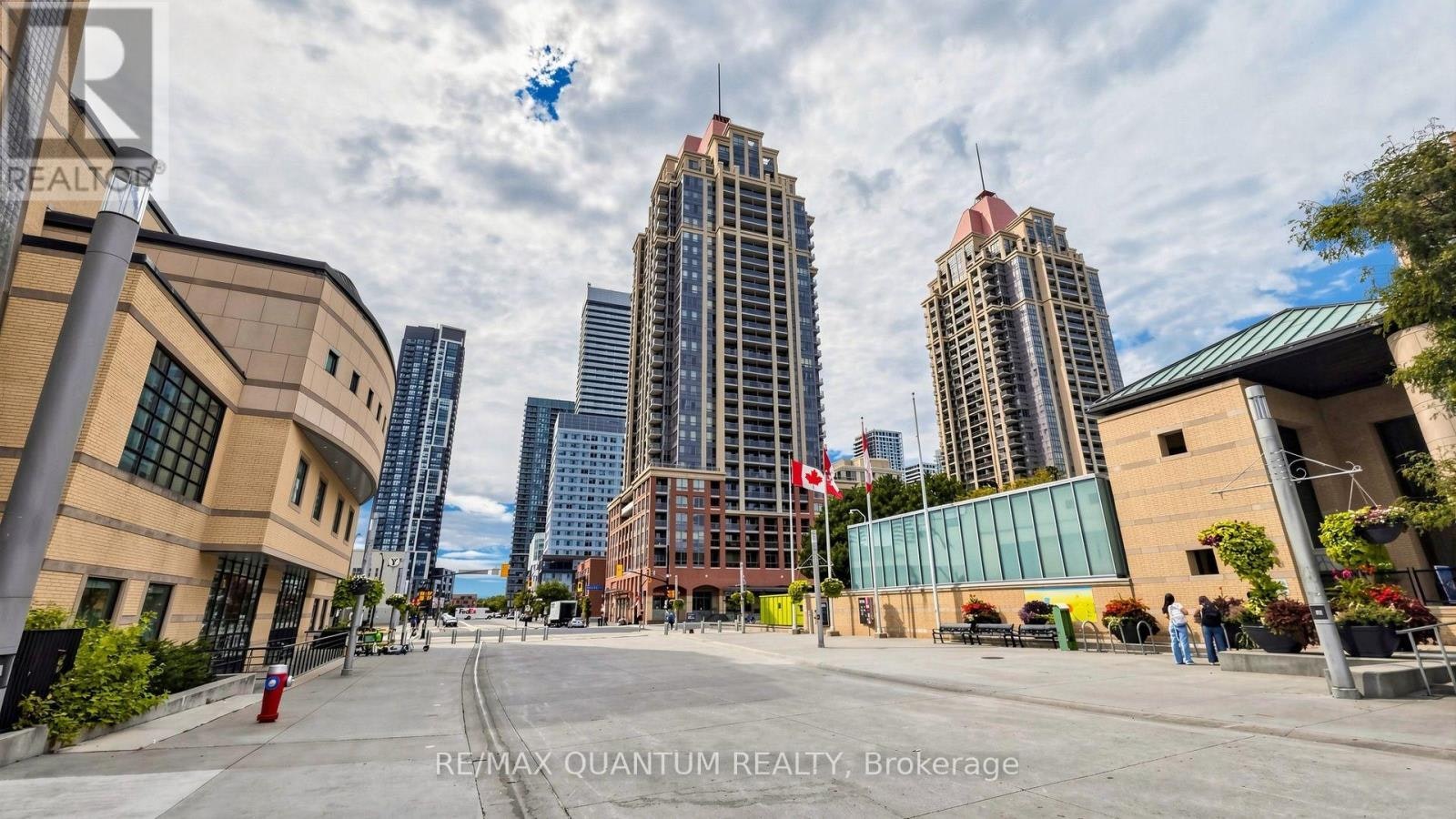 1003-4080 Living Arts Drive, Mississauga, ON, L5B 4N3